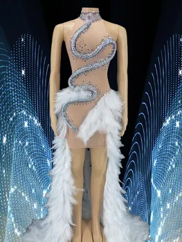 Pretirano Seksi Drama Bela Karneval Modal Gogo Uspešnosti Noč Komercialne Kažejo Modni Brvi Lady Gaga Pero Votlih Očesa Kostum
